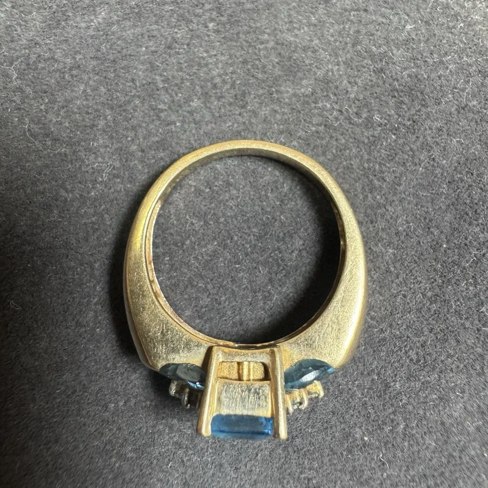 Vintage 10K Yellow Gold Emerald Cut Blue Topaz Cocktail Ring Size 7 IHG 4.1g